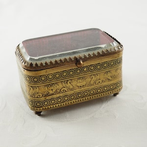 Antique French Belle Époque Period Glass and Gilt Brass Jewel Casket, Hinged Top with Beveled Glass, Later fabric Lining, France 1890-1900