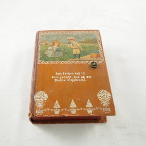 Caja de cartón de estilo eduardiano con forma de libro, papelería, texto en alemán, dos niños recogiendo flores de nomeolvides, en mal estado, Alemania, 1900