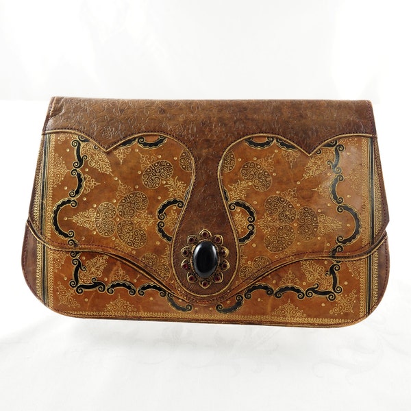 Pochette Art déco en cuir finement repoussé, faux grenat orné de pâtes en métal doré, doublure en soie, porte-monnaie assorti, Allemagne des années 1930