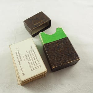 Antike viktorianische Bibelverse in deutscher Sprache, geprägte, marmorierte und vergoldete punzierte Box mit hellgrünem Futter, Deutschland 1860