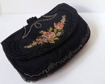 Jahrgang Petit-Point und Perlen Armband, schwarze Petit Point-Clutch, Clutch und Handtasche Spiegel, Deutschland 1930er Jahre