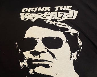 Wypij Kool Aid, przywódca sekty, przestępstwo, mały - 3XL, gotycki, gotycki, straszny, przerażający, prezent żartobliwy, makabryczny