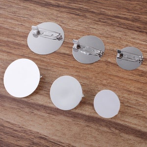 10 pezzi/lotto 20/25/30mm Ottone Rotondo Spilla Clasps Pin Disco Base Pad Lunetta Vassoi vuoti con spilla Pins Cameo Cabochon Impostazione base (7012-106)