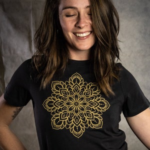 ABSTAND !! Damen Blumen Mandala Hippie Boho Soul Festival Tee