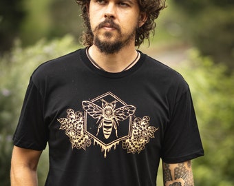 Camiseta geométrica negra de crisanthumo con abeja y tercer ojo para hombre