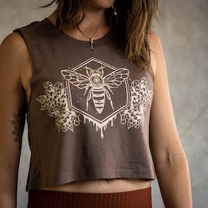 ABSTAND !! Damen Biene Blume Chrysantheme Geometric Mokka Crop Tank