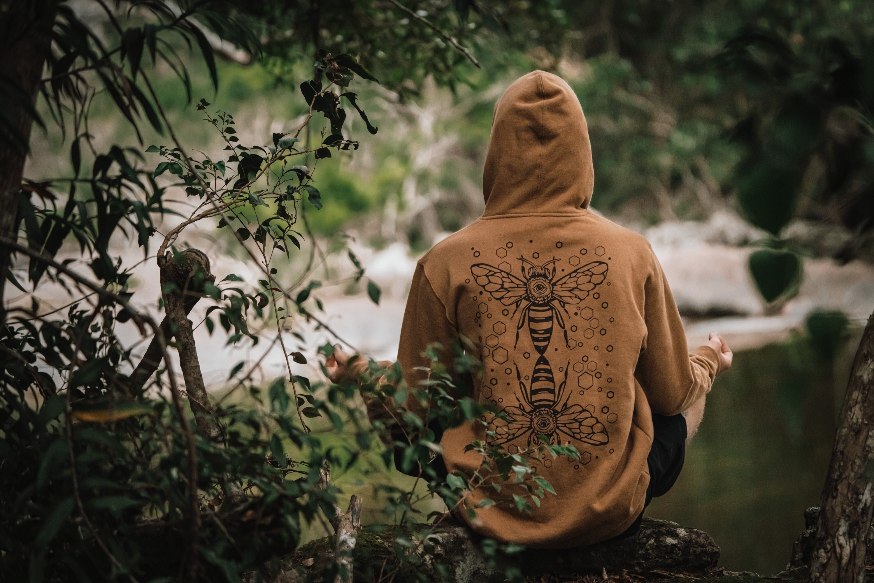 Sudadera con capucha unisex con diseno geometrico de abeja y camello para hombre Etsy Espana
