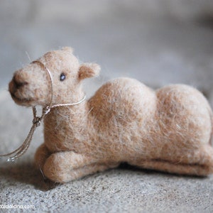 Kamel, Krippe, aus Märchenwolle, Waldorf-Inspiration, Weihnachtsdekoration, weiche Skulptur, Sammlerpuppen
