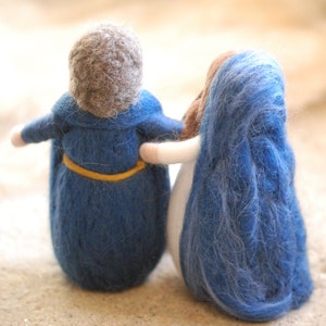 Nativity, straw cradle, Waldorf-inspired fairy tale wool crib, Christmas decoration, soft sculpture, collectible doll image 4