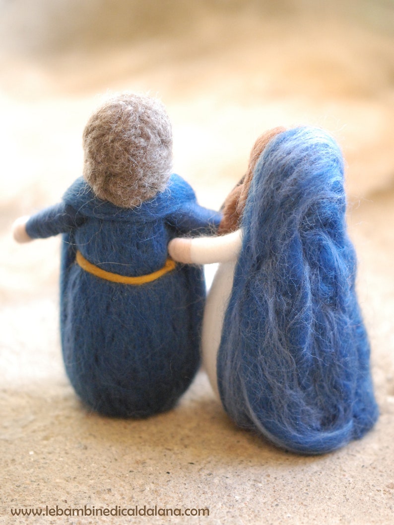 Nativity, straw cradle, Waldorf-inspired fairy tale wool crib, Christmas decoration, soft sculpture, collectible doll image 4