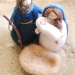 Nativity, straw cradle, Waldorf-inspired fairy tale wool crib, Christmas decoration, soft sculpture, collectible doll image 3