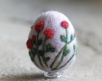 Lavender Easter egg, floral decoration with roses, in Waldorf-inspired fairy tale wool, Easter decoration, home decoration