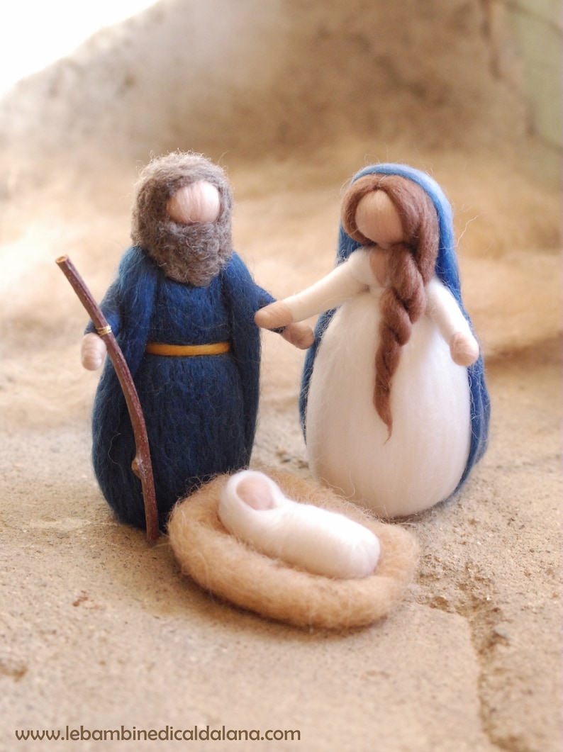 Nativity, straw cradle, Waldorf-inspired fairy tale wool crib, Christmas decoration, soft sculpture, collectible doll image 1