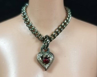 Vintage barbie heart pendant neclace
