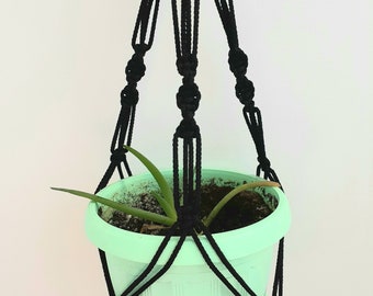 Black macrame plant hanger 18 inches 3mm Hanging planter Wall hanging Macrame plant holder Planter pattern Indoor or outdoor decor Flower