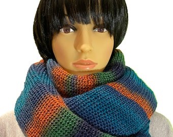 Cuddly warm, wide scarf made of lace yarn 70% virgin wool