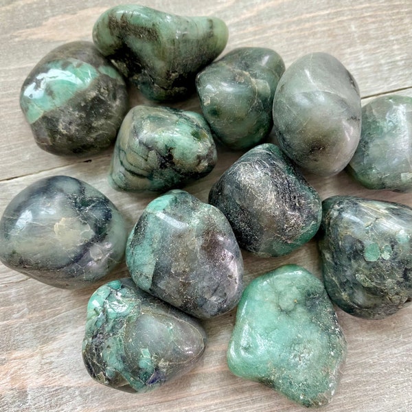 Emerald Extra Large Tumbled Stone | Green Crystal Gemstone