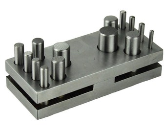 4つの丸い刻印が付いた大型木製ダッピングブロック。ジュエリー製作