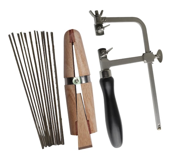 Kit de elementos básicos para la fabricación de joyas: marco de sierra estilo alemán de 3, surtido de hojas de sierra y abrazadera de anillo de madera dura KIT-0299 - España Kit de elementos básicos para la fabricación de joyas: marco de sierra estilo alemán de 3, surtido de hojas de sierra y abrazadera de anillo de madera dura KIT-0299 - España
