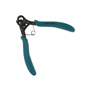Könnte beinhalten: Schmuckherstellungszange mit türkisfarbenen Griffen und einer Feder. Die Zange ist geöffnet und zeigt die Schneid- und Schlaufbacken. Der Text "3.0mm LOOP" ist auf einem Griff aufgedruckt. Das Werkzeug ist für Bastelarbeiten und Schmuckherstellung konzipiert.