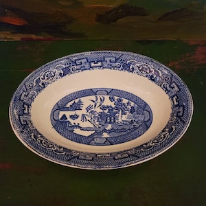 Homer Laughlin  Blue Willow dinner plates and oval  bowl Made in USA, blue mark