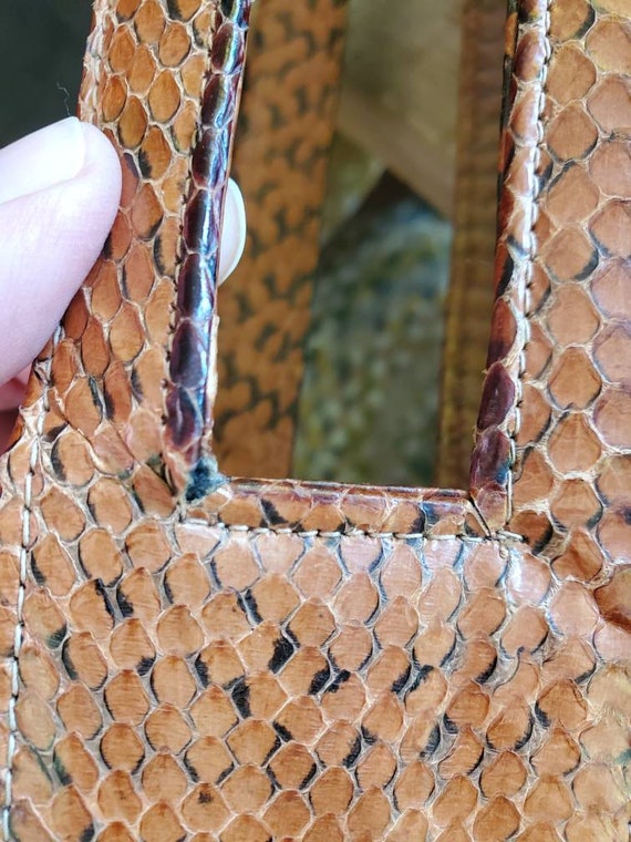 Gorgeous tan snake skin bag with top handle, clut… - image 10