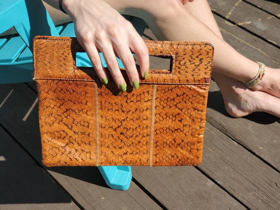 Gorgeous tan snake skin bag with top handle, clut… - image 2