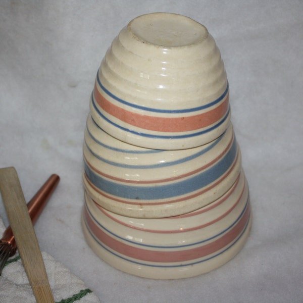 Early set of Hull mixing bowls, banded, pink and blue, yellow ware