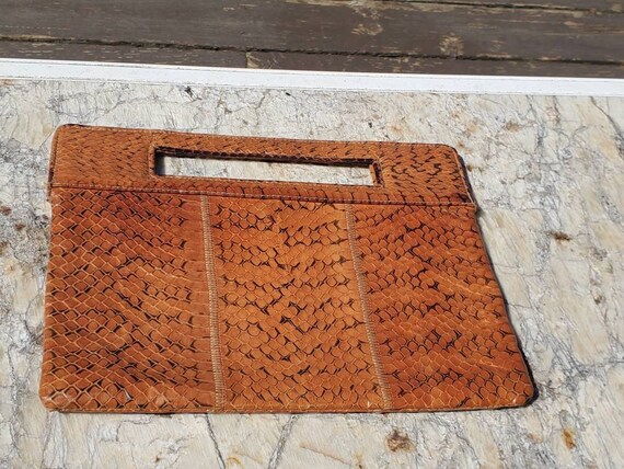 Gorgeous tan snake skin bag with top handle, clut… - image 3