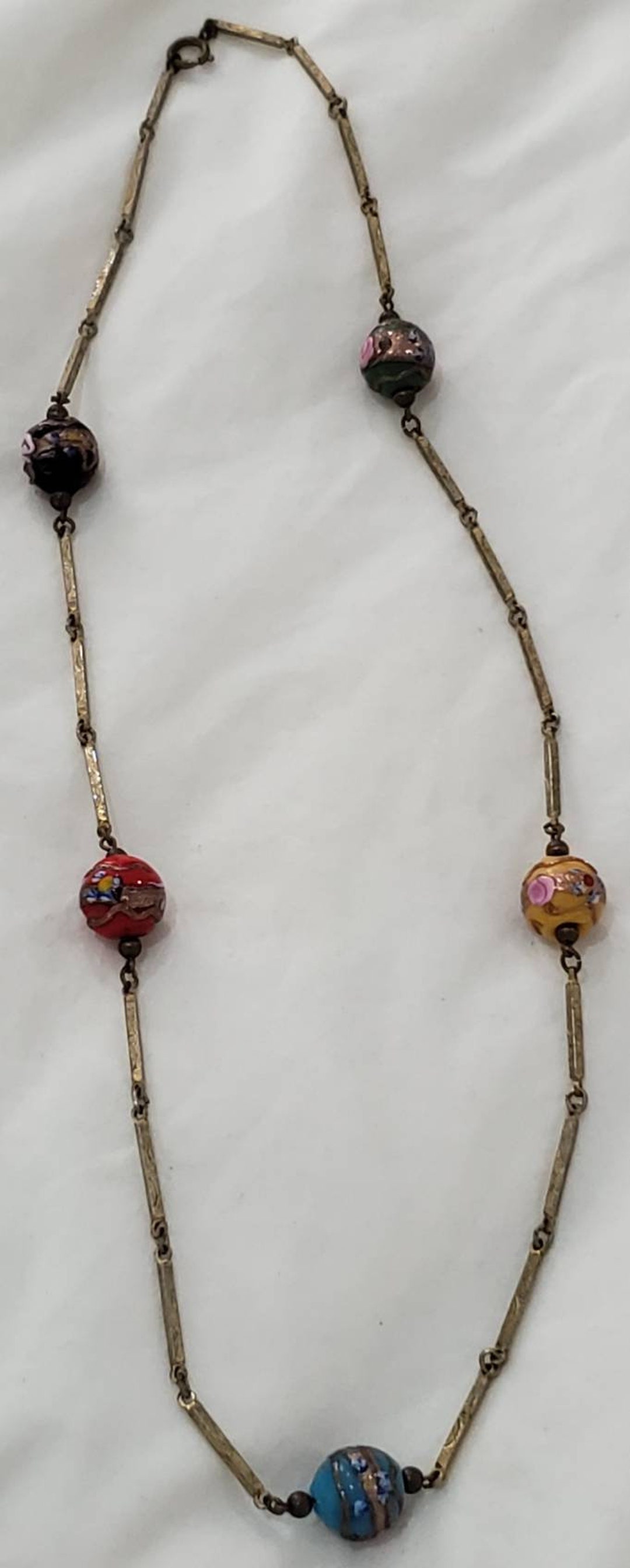 Clips D'oreille Vintage Art Nouveau Années 1920 - Laiton, Nacre, Perles Et Fils De Soie - Occasion