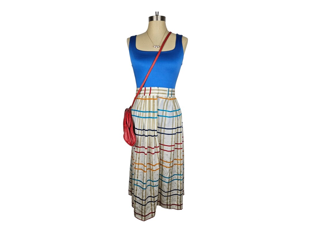80’s Color-Blocked Off Cream and Navy Blue by LIZ CLAIBORNE
