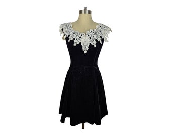 Vintage Jessica McClintock Gunne Sax Black Velvet Fit and Flare Dress With White Collar Trim