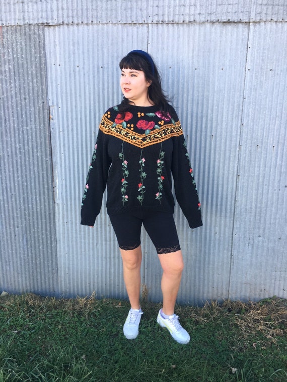 90s Vintage Oversized Embroidered Rose Sweater / V