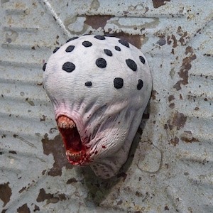 Resin Scary Alien Head, Horror Figurine, Sci-Fi Collectible