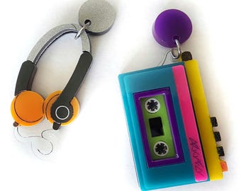 Pendientes con forma de reproductor de música retro, pendientes con estilo ochentero, joyería vintage de audio, regalo para amantes de la música, pendientes llamativos asimétricos.