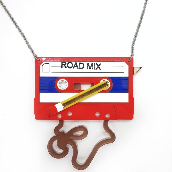 Collier décolleté, pendentif maxi cassette avec crayon et stylo qui enveloppe le ruban, chansons des années 80, acrylique découpé au laser et plexiglas