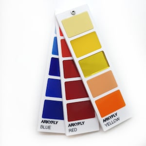 Può includere: Una cartella colori con tre sezioni etichettate "Arkyfly Blue", "Arkyfly Red" e "Arkyfly Yellow". Ogni sezione contiene cinque campioni di colore.