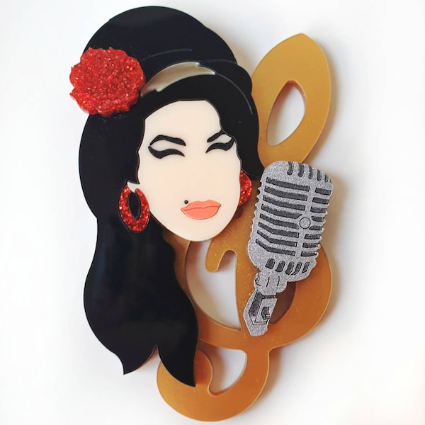 Pin up music girl broche en acrylique et plexiglas découpée au laser