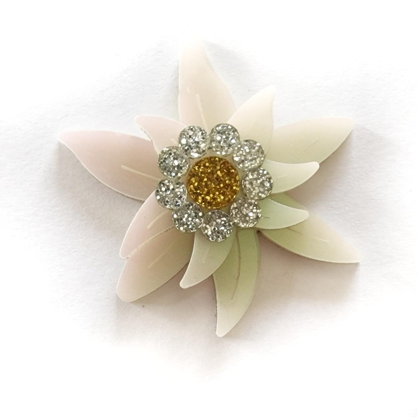 Edelweiss brooch - Etsy 日本