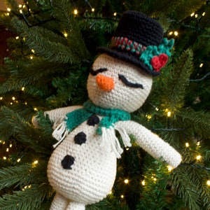 Sleepy snowman buddy crochet pattern