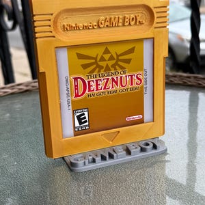 呪われたゲームボーイカートリッジの壁アート / Deez nutz の伝説
