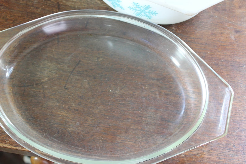 Vintage 2 12 Qt Casserole with Glass Lid 045 Turquoise Snowflake Pyrex White Casserole Dish White with Blue Snowflakes