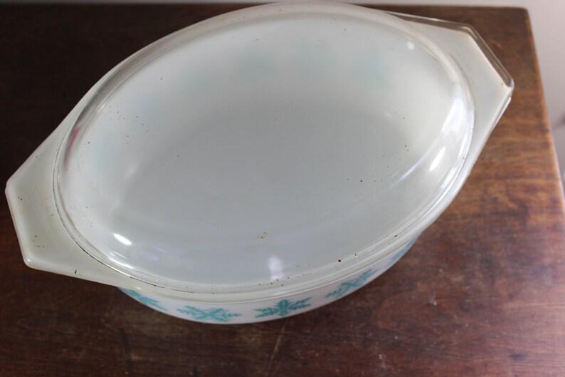 Vintage 2 12 Qt Casserole with Glass Lid 045 Turquoise Snowflake Pyrex White Casserole Dish White with Blue Snowflakes