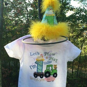 Lass uns pflug und spielen, es ist mein Geburtstag heute, personalisiertes Traktor-Geburtstags-Shirt, Bauernhof-Geburtstags-T-Stück