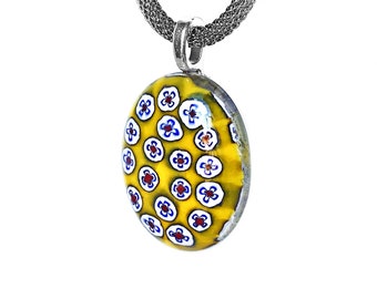 Collier pendentif en verre Millefiori, Pendentif en verre fondu, Pendentif Millefiori, Collier en verre de Murano jaune et blanc