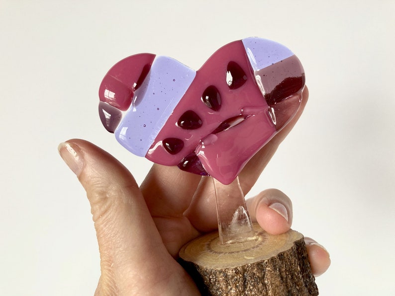 Statue de cœur en verre fondu sur base en bois, sculpture dart en verre faite à la main, cadeau romantique pour la Saint-Valentin, image 1