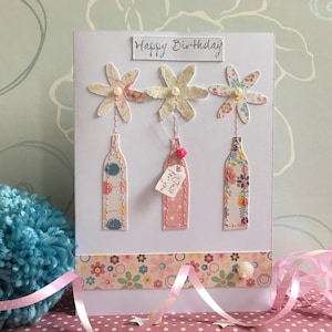 Cartão de aniversário de flores retrô feito à mão