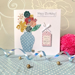 Cartão de aniversário com vaso de flores feito à mão