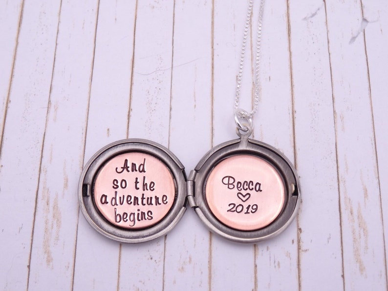 Graduation Gift For Her / 22 Meaningful and Personalized Graduation Gifts for Her ... - Need a gift for a college graduate?