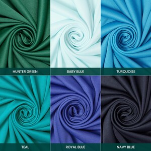 K&ouml;nnte beinhalten: Ein Raster aus sechs Stoffmustern in zwei Reihen, die jeweils ein spiralf&ouml;rmiges Faltenmuster aufweisen. Die Farben umfassen J&auml;gergr&uuml;n, Babyblau, T&uuml;rkis, Blaugr&uuml;n, K&ouml;nigsblau und Marineblau, wobei der Farbname unter jedem Muster steht.